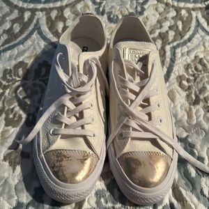 Converse size 9 NWOT